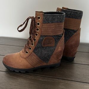 Sorel Women's Lace Up Brown and Gray Boots‼️